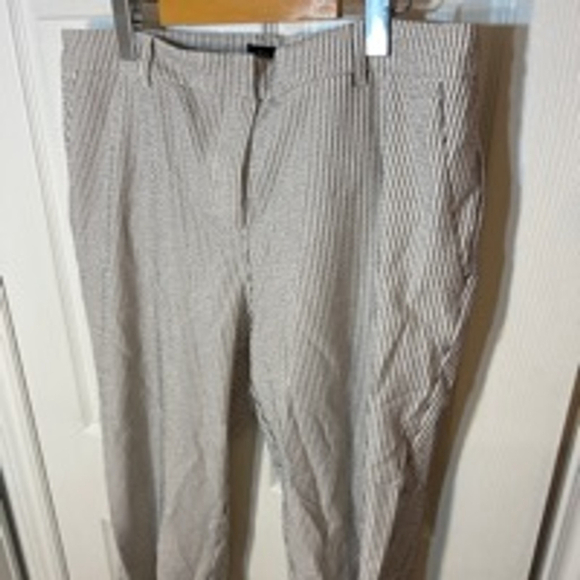 Reitmans White Striped Capri Pants Size 16 - Picture 3 of 8